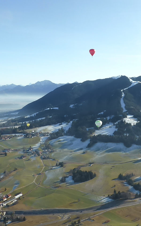 Ferienwohnung Sonnenhof - Aussicht vom Berg mit Heißluftballon